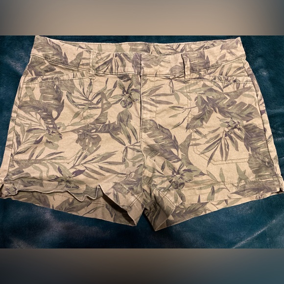 Old Navy Shorts Summer Tropical Beach Vacation Jungle Palm Camo Utility Style - Picture 1 of 11